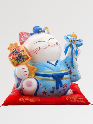 Maneki Neko en kimono bleu