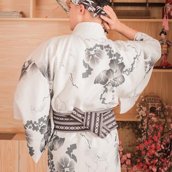 Kimono Japonais Fleuri Blanc Cassé