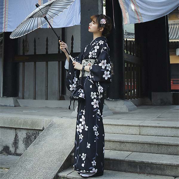 Kimono traditionnel japonais Hana noir-4.jpg