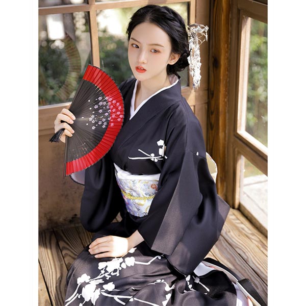Kimono japonais traditionnel noir-2.jpg