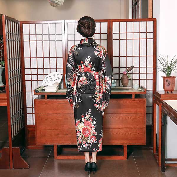 Kimono japonais satiné noir-1.jpg