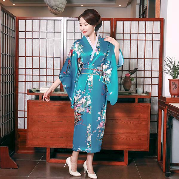 Kimono japonais satiné bleu-0.jpg