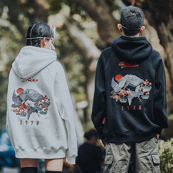 Hoodie paysage japonais brodé