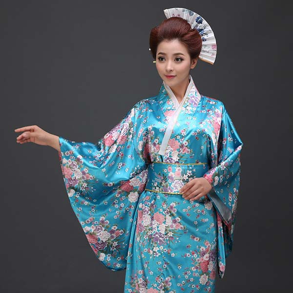 Kimono japonais floral bleu-2.jpg