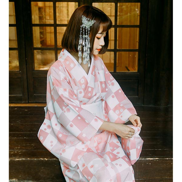 Kimono japonais femme rose à carreaux-1.jpg