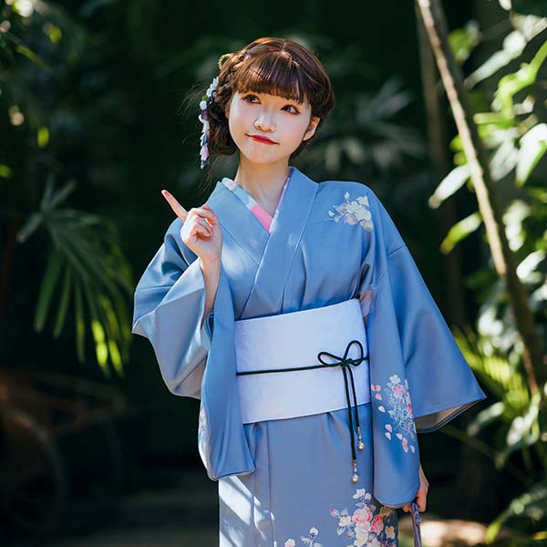 Kimono japonais Sakura bleu-1.jpg