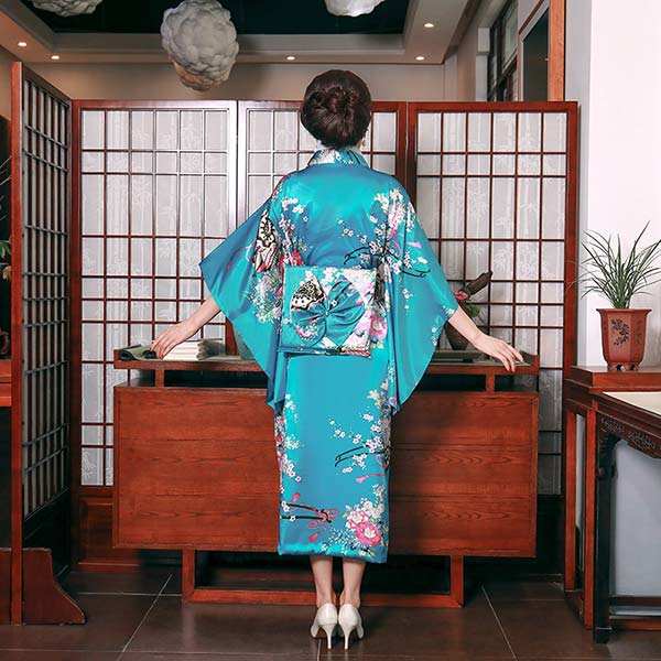 Kimono japonais satiné bleu-1.jpg