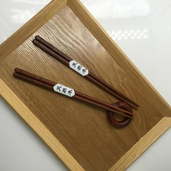 Baguettes japonaises gravées-2.jpg