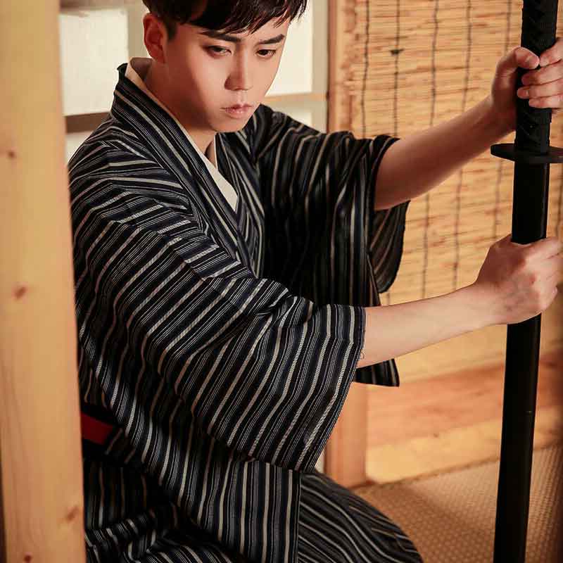 Kimono Homme Traditionnel Noir Rayé-1.jpg