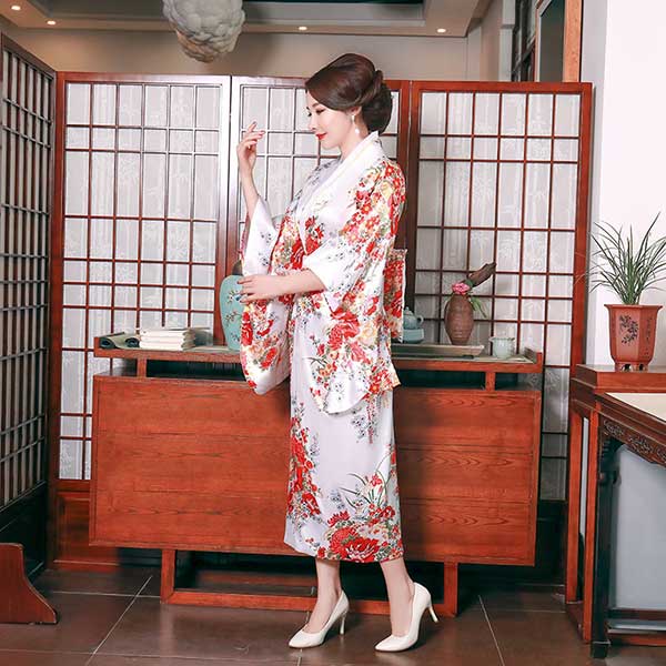 Kimono japonais satiné blanc-2.jpg