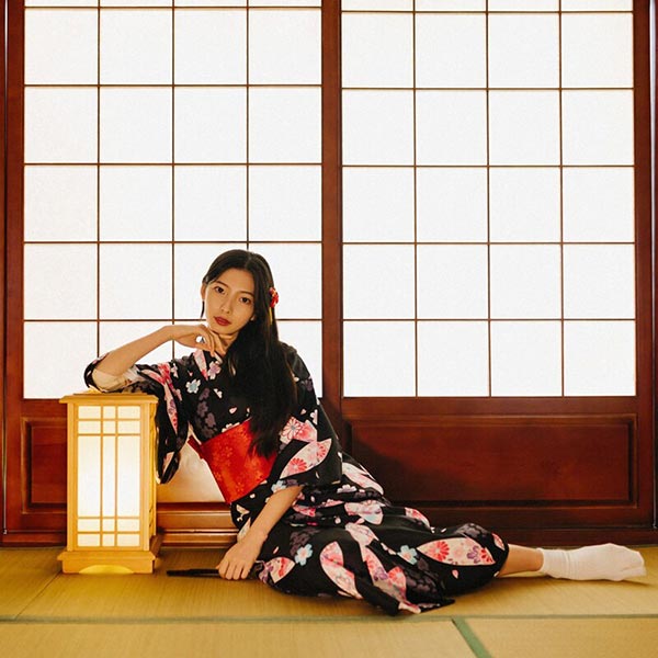 Yukata japonais femme motifs traditionnels-2.jpg