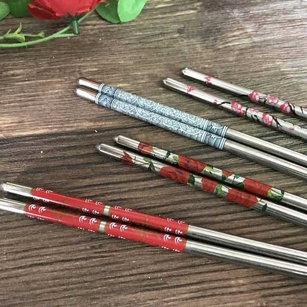Baguettes japonaises colorées en métal
