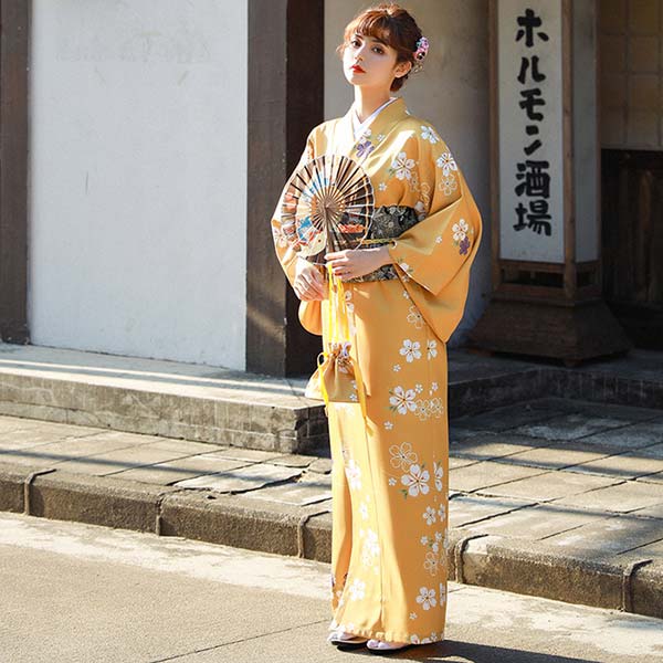 Kimono japonais jaune pour femme