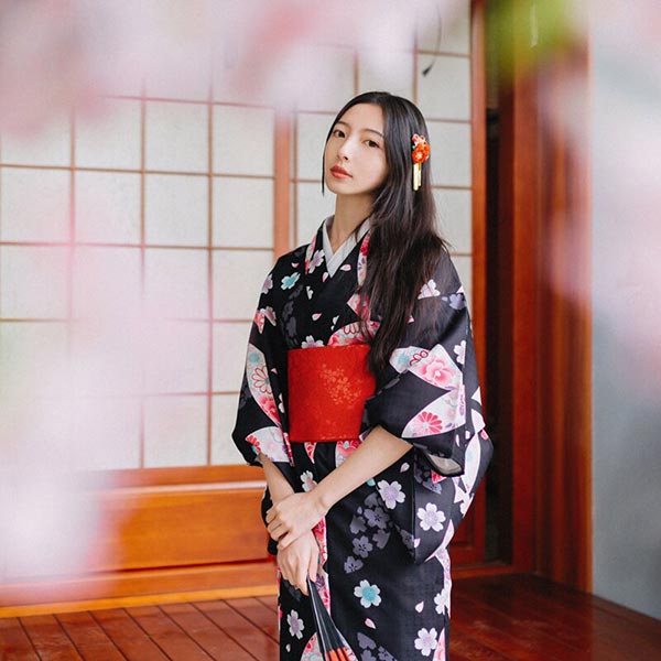 Yukata japonais femme motifs traditionnels