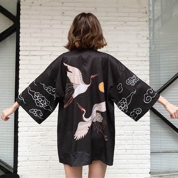 Kimono court noir motif grues